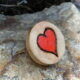 drevená javorová brošňa srdce