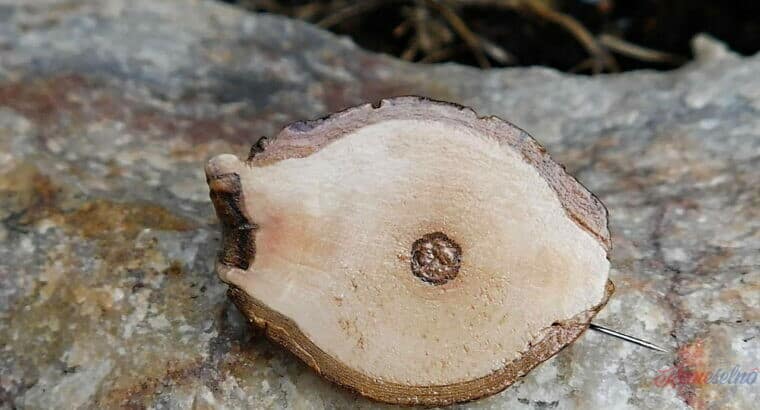 prírodná javorová drevená brošňa elegancia