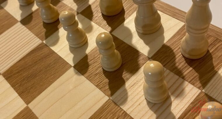 Masívna drevená šachovnica