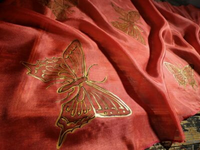 Motýle – hodvábny šál